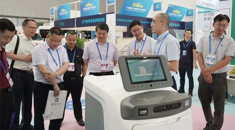 展會(huì)直擊丨賽特智能攜系列機(jī)器人亮相廣博會(huì)，機(jī)器人應(yīng)用好評(píng)不斷！